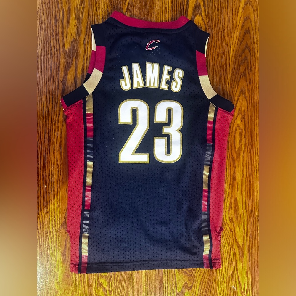 NBA Basketball Jersey Lebron James Cavaliers Youth Jersey Navy Size Small 8